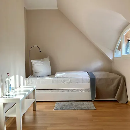 Bed & Breakfast - Kavaliershaus - Schluesseltresor - Kein Tv *
